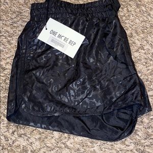 Zyia black l/xl bomber shorts NWT